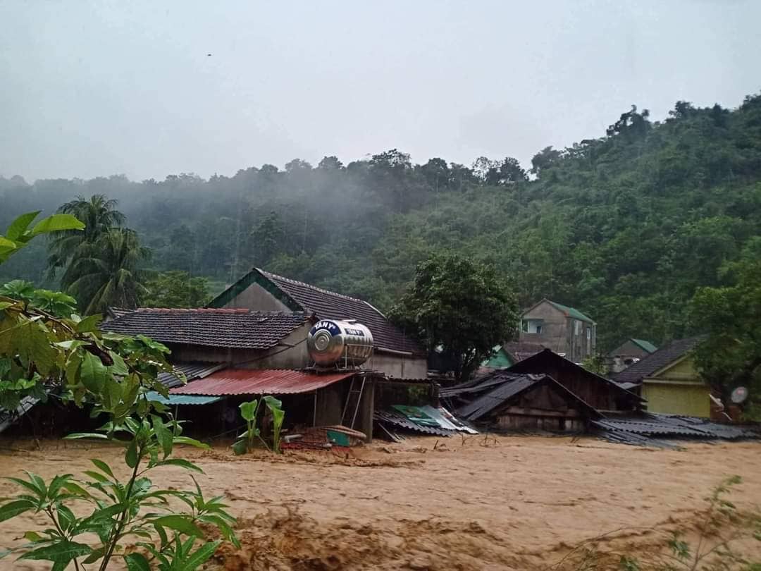 Hình ảnh lũ ống tàn phá khủng khiếp ở huyện Kỳ Sơn