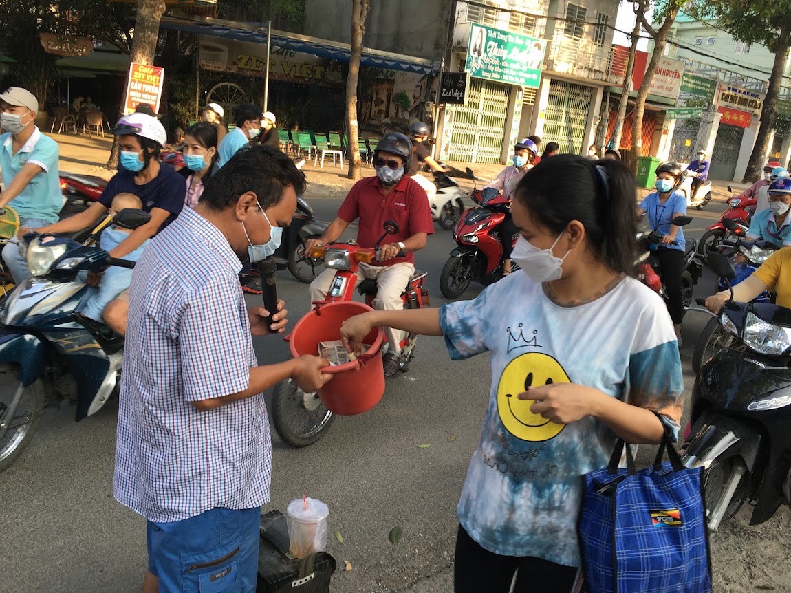 Bát nháo người ăn xin đầu năm ở Sài Gòn