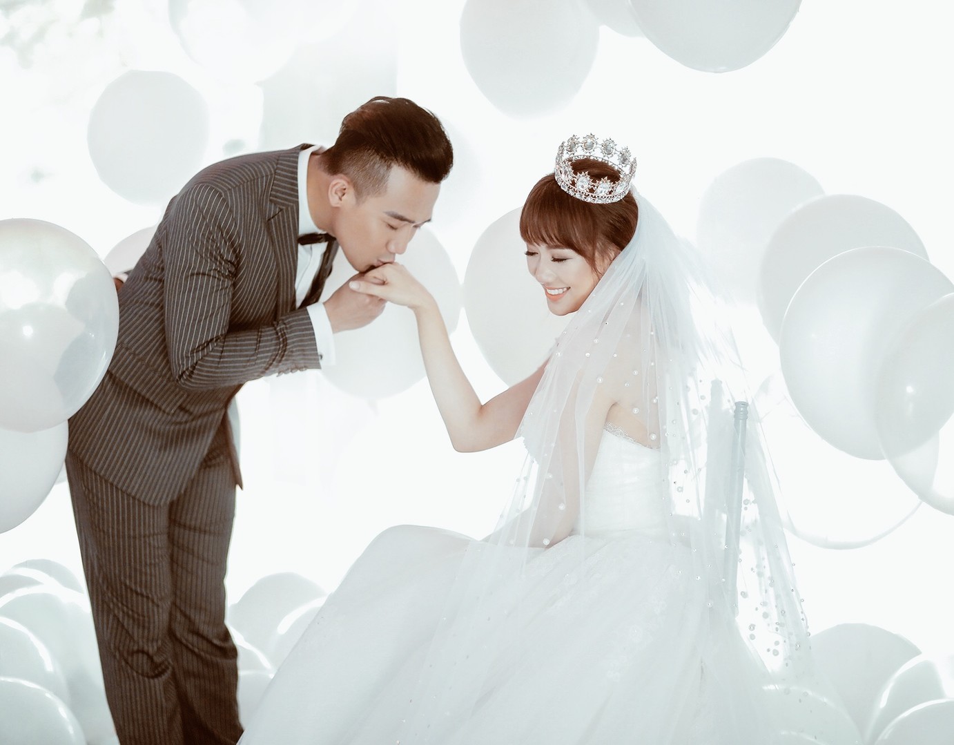 Ngắm bộ ảnh cưới ngọt ngào, lãng mạn của Trấn Thành - Hari Won