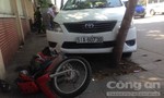 Taxi gây tai nạn khi xuống cầu Khánh Hội