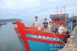 Đưa 11 ngư dân bị tàu Trung Quốc đâm chìm về đất liền
