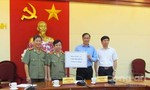 Bộ Công an trao 5 tỷ đồng giúp Quảng Ninh khắc phục mưa lũ