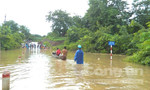 Quảng Trị: Vùng núi bị lũ lụt cô lập, đồng bằng lốc xoáy phá nhà