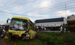 Xe khách đối đầu xe tải, nhiều người bị thương