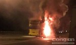 Nhờ du khách Singapore 'hô hoán', nhiều người trên chiếc xe bốc cháy mới thoát nạn