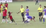 Cầu thủ U19 Đông Timor đánh gục đối thủ phía Malaysia