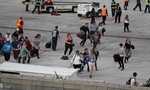 Hàng trăm hành khách hoảng loạn, thất thần sau vụ xả súng