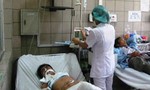 Thức ăn bị nhiễm vi sinh, 49 công nhân nhập viện