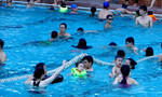 'Rước bệnh' viêm tai khi đi bơi tránh nóng