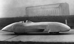 Năm 1938, Mercedes-Benz W125 đã đạt vận tốc 432,7 km/h