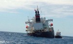Khẩn trương giải cứu tàu dầu nước ngoài mắc cạn