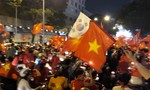 U23 giành ngôi á quân, người Sài Gòn ra đường ăn mừng