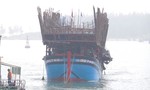 Cháy tàu câu mực trên vùng biển Trường Sa, 33 ngư dân thoát chết