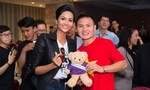 Hoa hậu H'hen Niê giao lưu cùng U23 Việt Nam