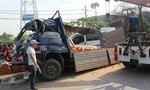 Xe khách lao đầu vào xe tải đậu ven đường, 2 người tử nạn