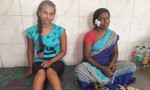Hai mẹ con người Ấn Độ 'tay không' đánh hổ dữ