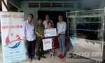 Tặng sinh kế cho hai gia đình nghèo huyện Hóc Môn