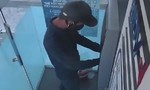 Truy tìm 2 kẻ lắp đặt thiết bị điện tử để trộm tài khoản thẻ ATM