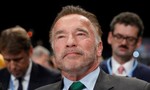 Clip "Kẻ hủy diệt"  Arnold Schwarzenegger bị kẻ lạ mặt tung cước vào lưng