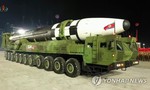Thấy gì qua việc Triều Tiên trình làng tên lửa “quái vật” trong cuộc diễu binh?