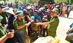 Cục CSĐT ma túy tặng quà người dân vùng lũ Quảng Bình