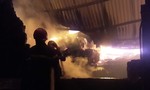 TPHCM: Trăm cảnh sát dập lửa tại công ty nhựa lúc rạng sáng