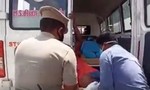 Clip cảnh sát Ấn Độ giả bệnh nhân nCoV răn đe người vi phạm