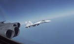 Clip tiêm kích Su-27 của Nga bay cắt mặt oanh tạc cơ B-52 của Mỹ