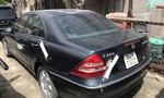TPHCM: Tìm chủ nhân chiếc Mercedes C200 bị "vứt bỏ" ngoài đường