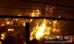 Trăm cảnh sát dập lửa tại nhà xưởng công ty gỗ rộng hàng ngàn m2 ở TPHCM