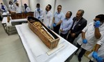 Cận cảnh bên trong quan tài xác ướp 3.400 năm tuổi vừa mở ở Ai Cập