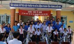 Đoàn thanh niên Tòa án tỉnh Long An về nguồn, tặng quà trẻ em nghèo học giỏi