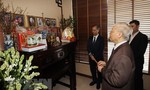 Tổng Bí thư Nguyễn Phú Trọng thắp hương tưởng niệm các cố Tổng Bí thư