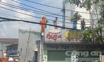 TPHCM: Trèo mái nhà cắt tỉa cây thuê, người đàn ông 62 tuổi bị điện giật chết