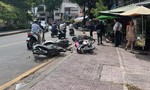 Ô tô tông 6 xe máy ở TPHCM rồi lao vào nhà dân, nhiều người bị thương
