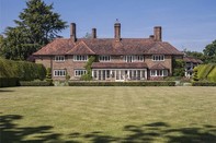 Chiêm ngưỡng căn nhà trị giá 5 triệu bảng Anh của cựu điệp viên 007