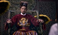 Phim cổ trang Việt cho quan thời Nguyễn mặc áo thêu hình Lion King