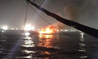 Cứu sống 5 thuyền viên trên tàu cá bị cháy giữa biển