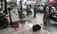 Vụ chém lìa tay người đàn ông trên phố Sài Gòn: Trong ba lô của nạn nhân cũng có một cây mã tấu