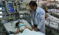 Bác sĩ kể giây phút nghẹt thở cứu bé trai bị cọc sắt đâm xuyên ngực, thủng tim