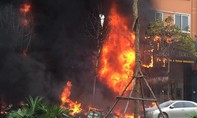 Clip: Giây phút khói lửa bao trùm quán karaoke khiến 13 người chết