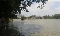 Cầu Ghềnh sập, nhiều người rơi xuống sông