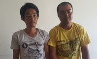 Hai người Trung Quốc sắm súng giả, dao bấm cướp ô tô ở Sài Gòn
