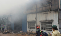 Cháy xưởng sản xuất giấy, công nhân tháo chạy giữa bữa cơm trưa