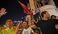 Tổng thống Tayyip Erdogan tuyên bố cuộc đảo chính quân sự đã qua