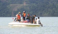 Lật thuyền trên hồ thủy điện, 3 người trong gia đình mất tích
