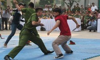 Cận cảnh hai lính hình sự đặc nhiệm hạ gục 4 tên côn đồ thủ dao kiếm ở Sài Gòn