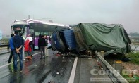 Tai nạn liên hoàn trên quốc lộ 1A, giao thông bị ùn tắc hàng km