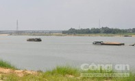 Nhức nhối nạn khai thác cát ở dòng sông Thu Bồn gây sạt lở vùng Gò Nổi