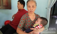Bé trai 10 tháng tuổi bị bỏ rơi trong lô cao su